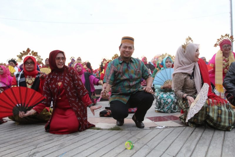 Pj Wali Kota serukan cinta damai di Flash Mob Losari