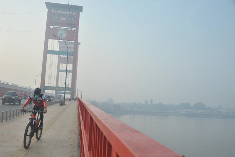 Kondisi kabut asap pagi di Palembang