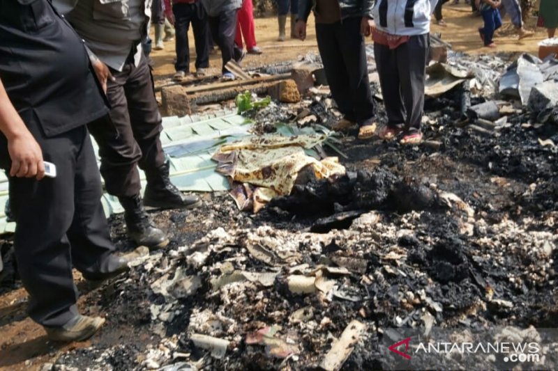 Ketiduran, Hadish hangus terbakar bersama rumahnya