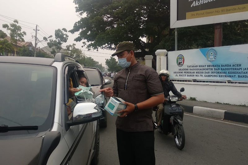 Asap Selimuti Banda Aceh Pks Bagi Bagi Masker Antara News Aceh