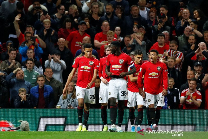 MU dan Wolverhampton lolos berkat adu penalti