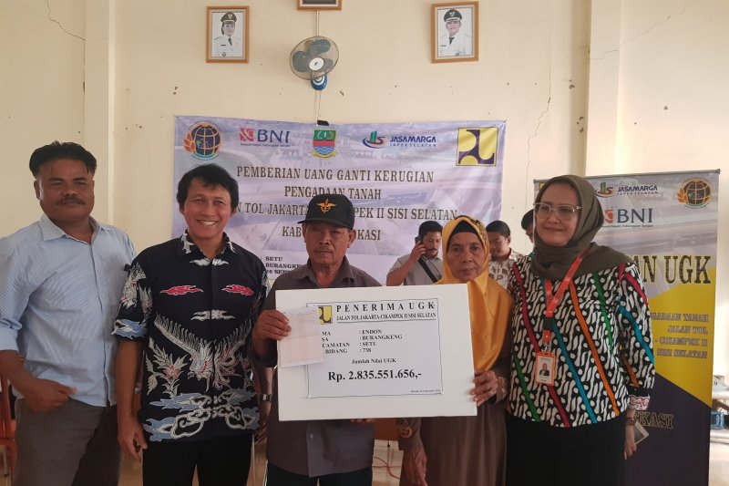 19 warga Bekasi terima ganti rugi tanah untuk tol Japek II Selatan
