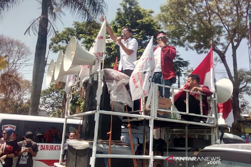 Mahasiswa kembali aksi ke DPRD Garut, merembet persoalkan pemda