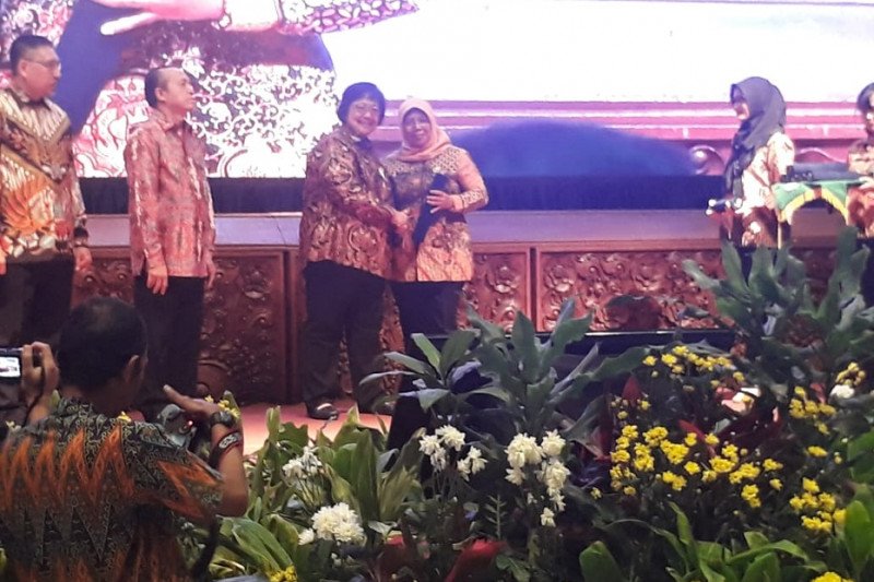 Padang Panjang terima penghargaan Pembina Proklim