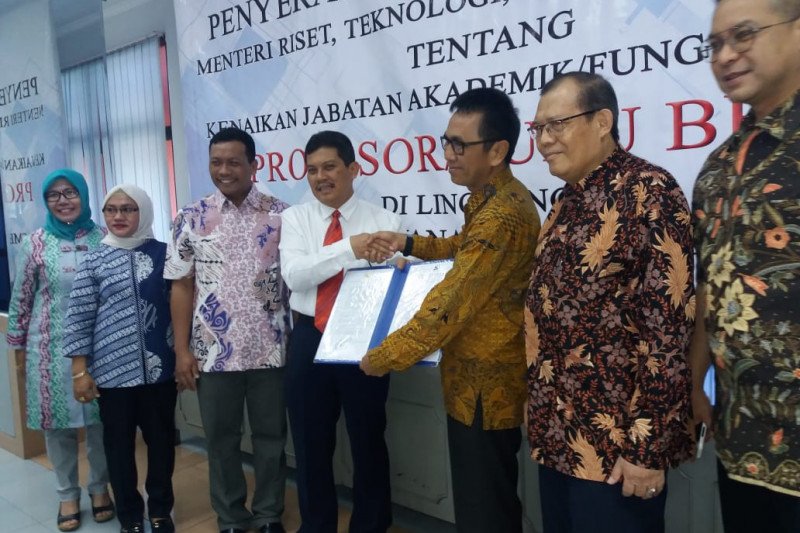 Wartawan Mantan Direktur Sdm Lkbn Antara Diangkat Menjadi Guru Besar Antara News