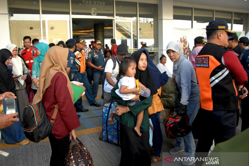 Pengungsi konflik Wamena tiba di pelabuhan Makassar