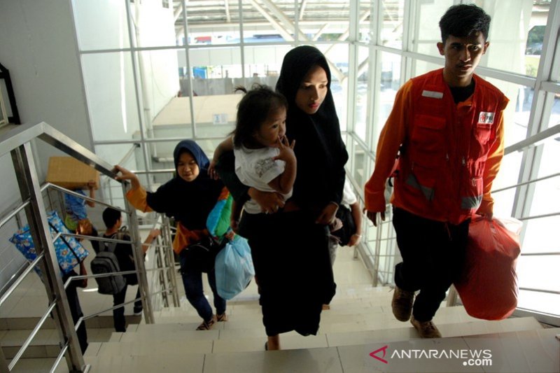Pengungsi konflik Wamena tiba di pelabuhan Makassar