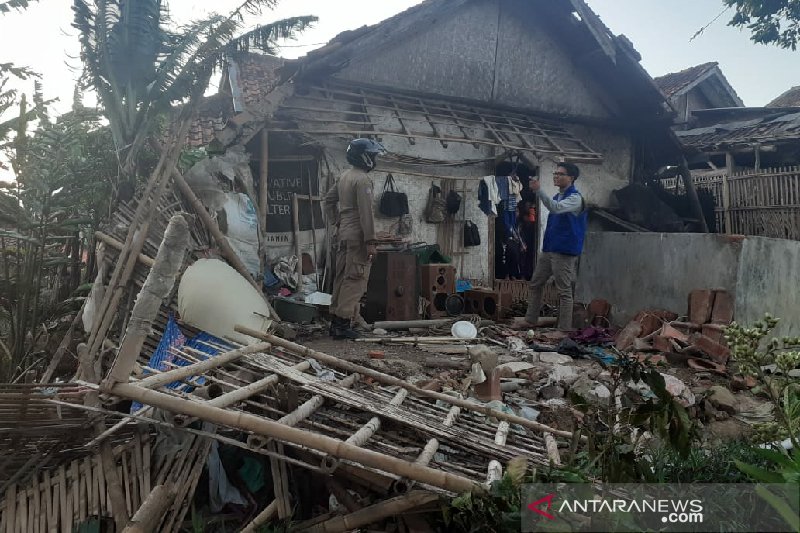 BPBD Garut: Rumah rusak diterjang angin puting beliung mulai diperbaiki