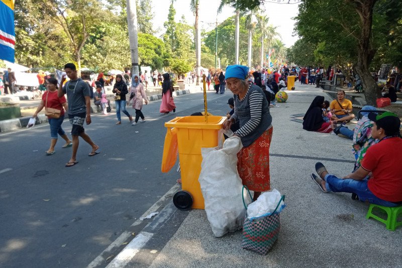 Pemkot Mataram siapkan tong sampah di Jalan Udayana
