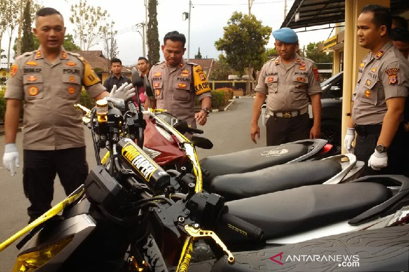 Komplotan pencuri sepeda motor melalui medsos diringkus polisi Garut