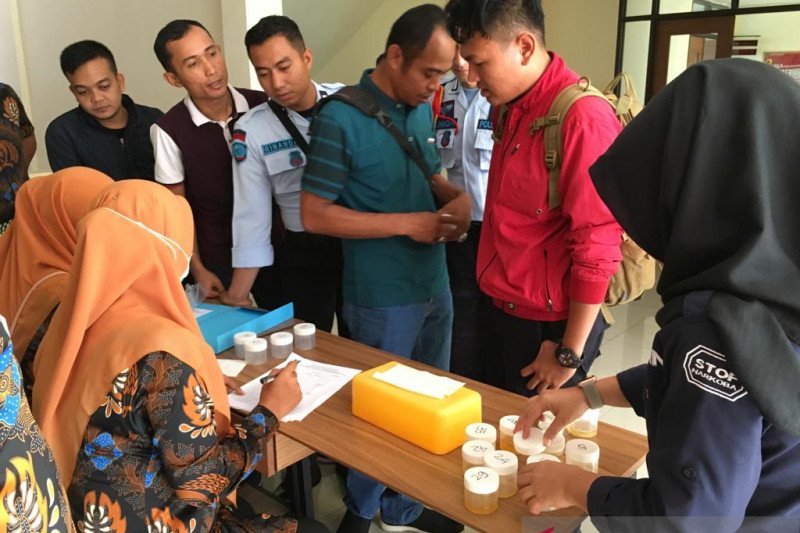 Ribuan pegawai Lapas di Sumbar lakukan tes urine serentak