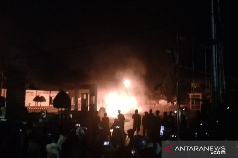 SPBU di Agam terbakar saat kendaraan antre mengisi BBM