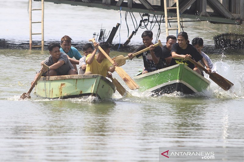 Lomba Balap Perahu Tradisional