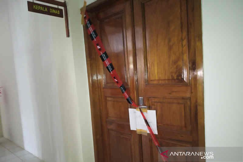 Dua ruangan di Dinas PUPR Indramayu disegel KPK terkait OTT Bupati