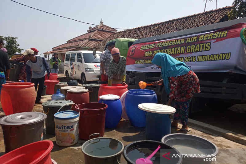 Polres Indramayu bantu air bersih dan pengobatan gratis