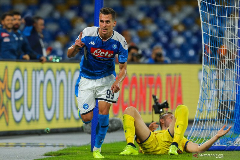 Dwigol Milik antar Napoli menang 2-0 atas Verona