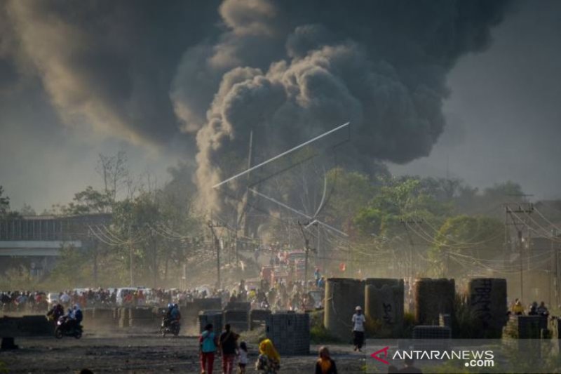 SATU TEWAS AKIBAT KEBAKARAN PIPA MINYAK PERTAMINA