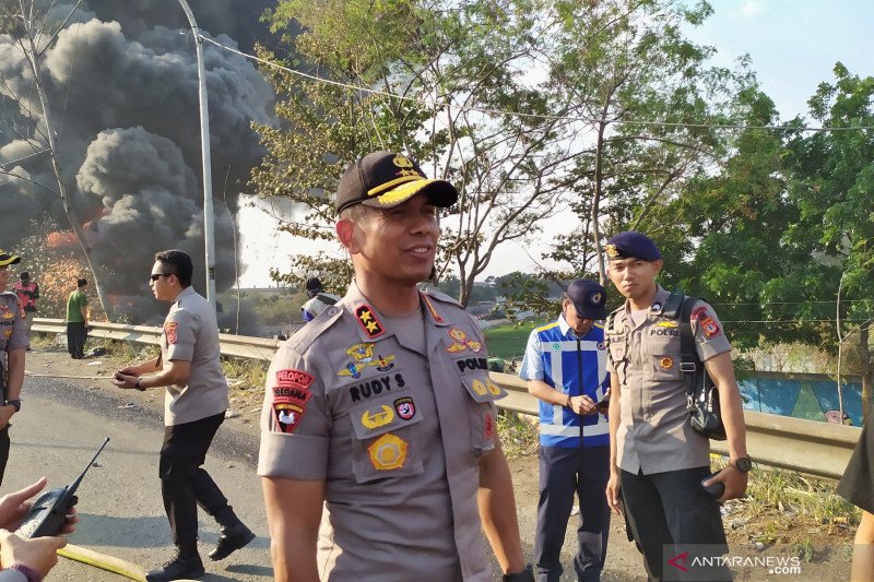 Polisi masih selidiki penyebab terbakarnya pipa minyak di area tol Purbaleunyi