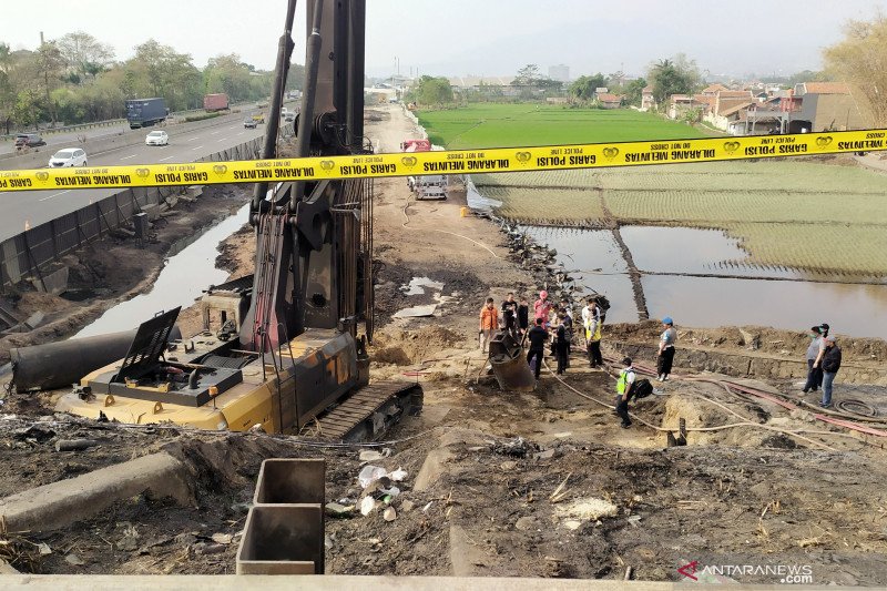 Puslabfor Polri olah TKP kebakaran pipa minyak di Cimahi