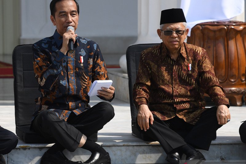 Pakar sebut soal cara duduk Jokowi yang unik