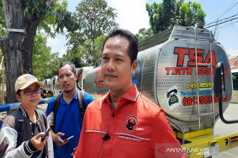 DPC PDIP bantu air bersih masyarakat Surakarta