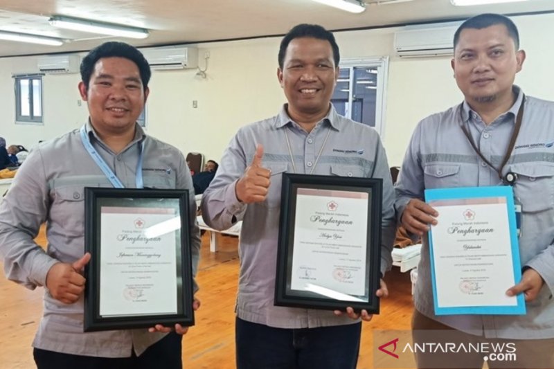 Puluhan karyawan DSLNG Banggai dapat penghargaan PMI