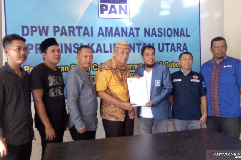 Udin Hiangio kembalikan formulir pendaftaran ke PAN