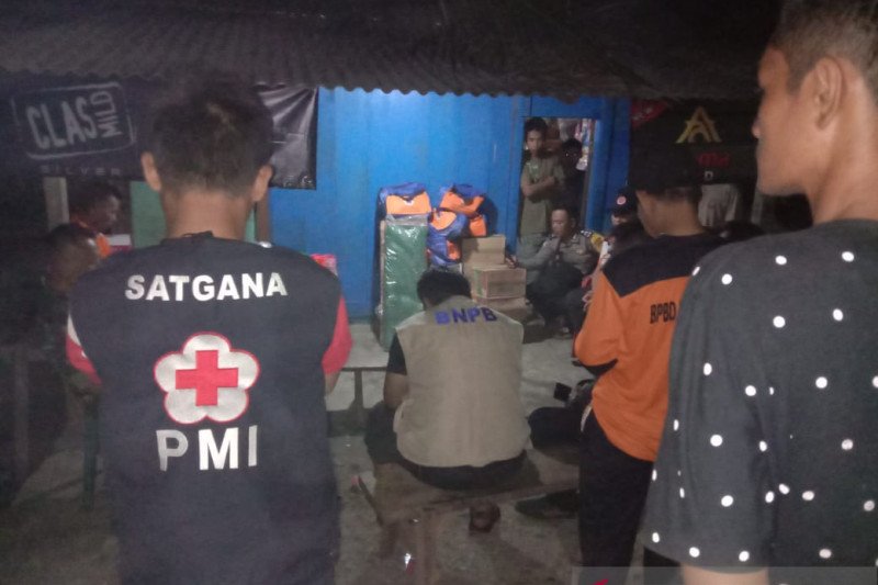 Pmi Kabupaten Seluma Bengkulu Dikerahkan Bantu Korban Banjir Rob