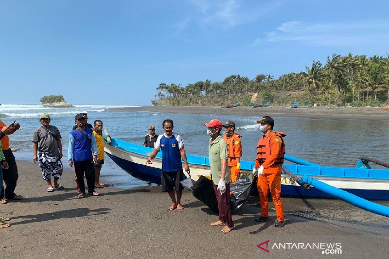 Nelayan yang hilang sepekan ditemukan di Laut Tasikmalaya