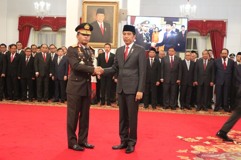 Presiden Joko Widodo lantik Idham Azis sebagai Kapolri