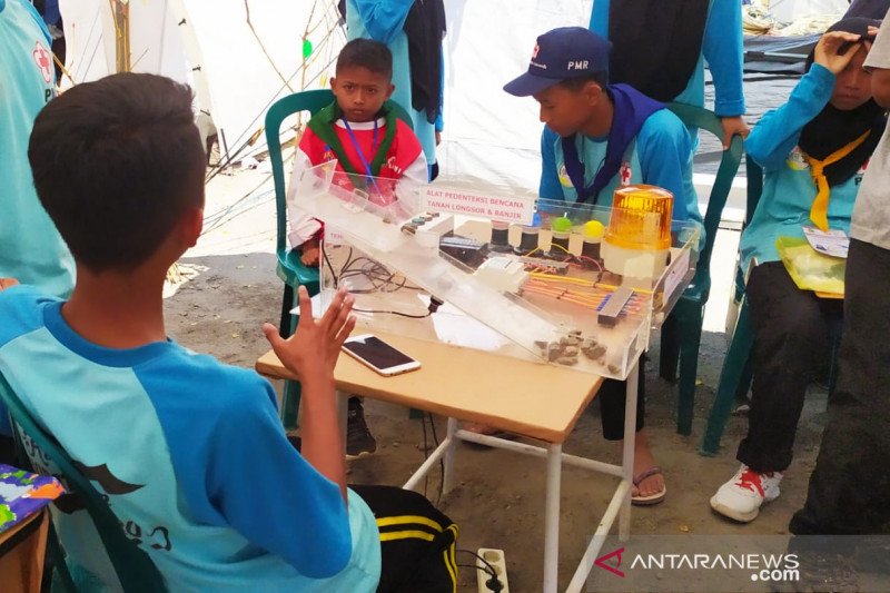 Palang Merah Remaja Garut ciptakan replika pendeteksi longsor dan banjir