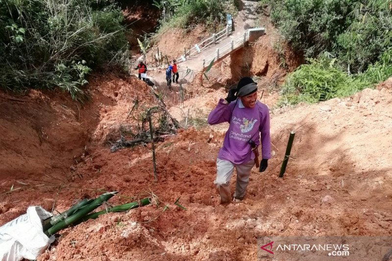 BPCB minta warga antisipasi longsor di Gunung Padang Cianjur