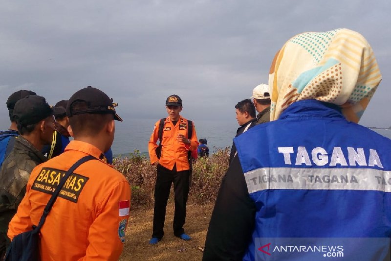 Seorang remaja pencari kerang hilang terseret ombak di Pangandaran