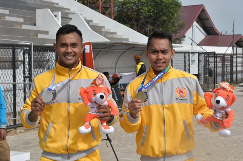 Eko Wicaksono raih medali emas lompat galah