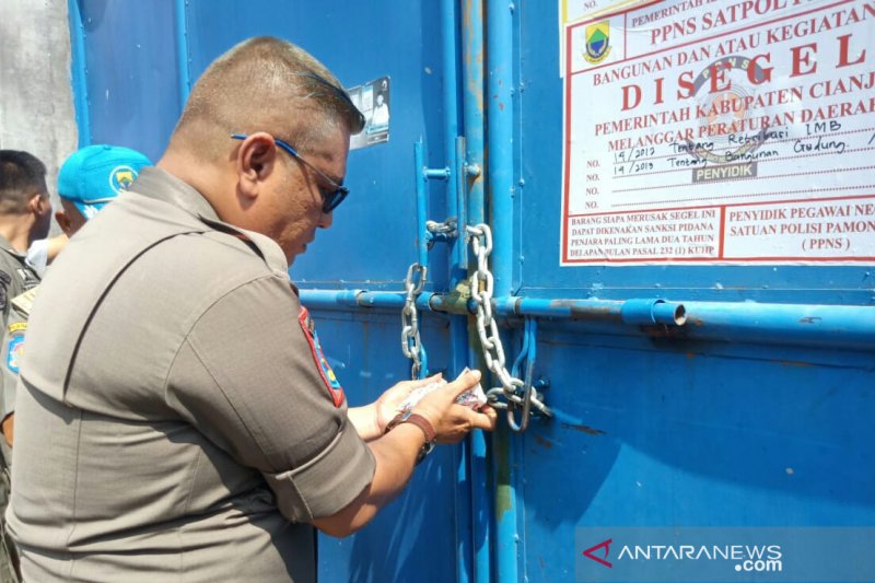 Peternakan ayam tidak berizin di Cianjur disegel