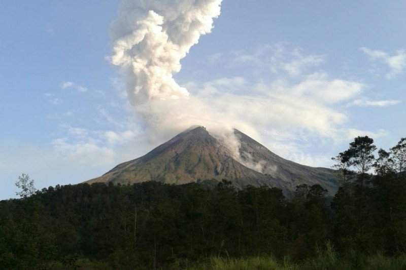 BPBD mengimbau warga jauhi aliran sungai antisipasi potensi banjir lahar Merapi