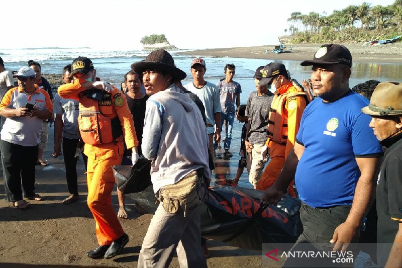 Petugas temukan pencari kerang hilang sepekan di Laut Pangandaran
