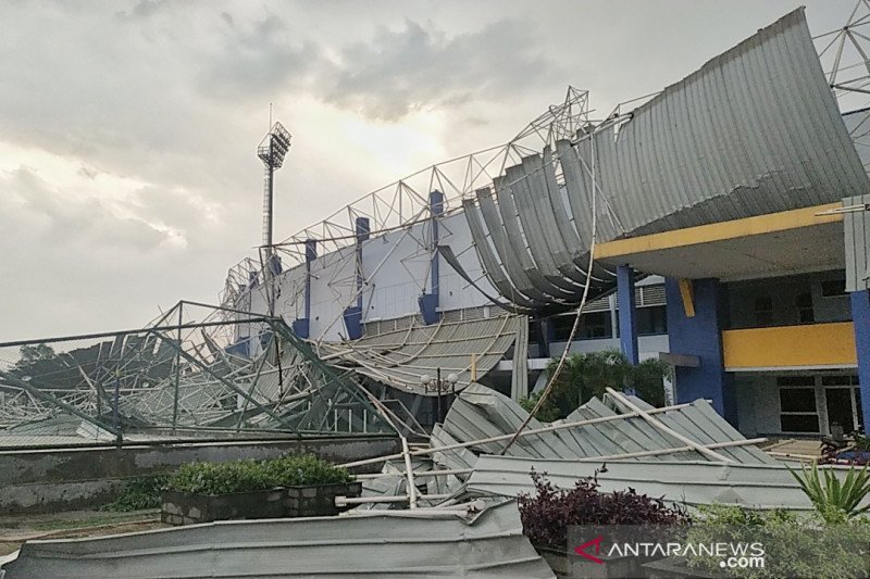DPRD tinjau Sport Jabar Arcamanik yang atap stadionnya ambruk