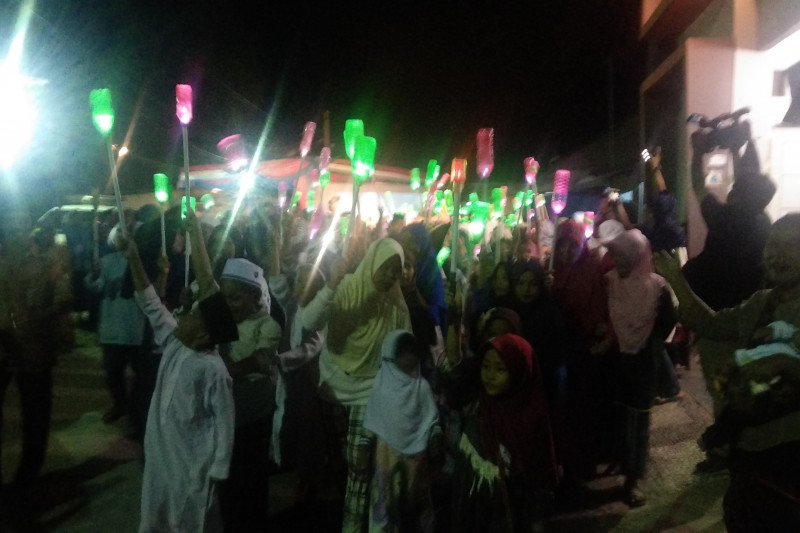 Peringati Maulid Nabi warga Bandarlampung menggelar pawai keliling