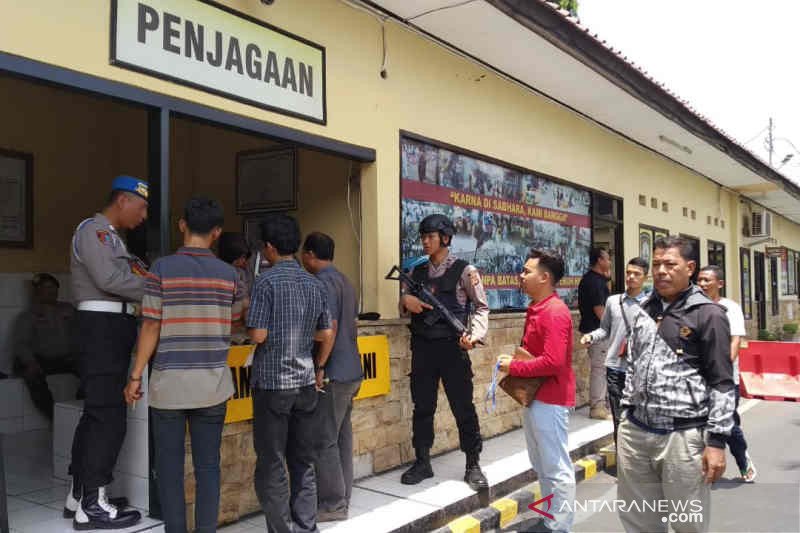 Terkait bom Medan, penjagaan di Mapolres Cirebon diperketat