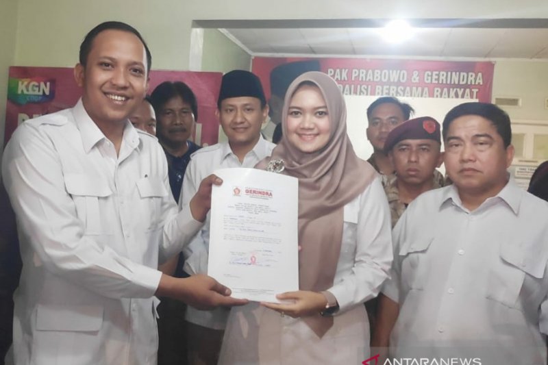 Putri mantan bupati Karawang daftar calon bupati ke Gerindra