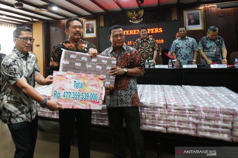 Kejagung Tunjukkan Barang Bukti Uang Ratusan Miliar Rupiah Kasus ...