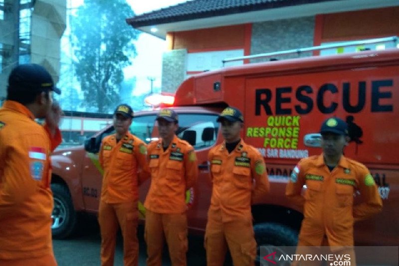 Seorang remaja terseret arus Sungai Cimanuk masih dicari