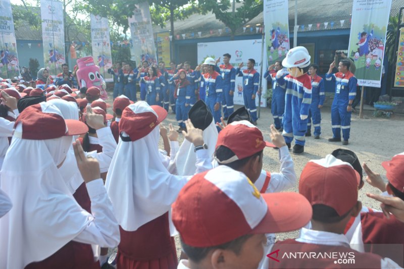 Pertamina MOR II mengajar di Sekolah Dasar