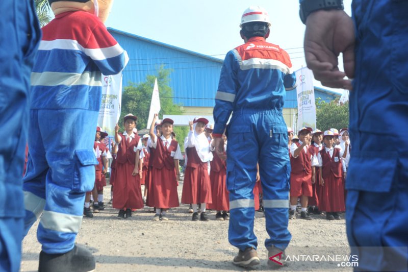 Pertamina MOR II mengajar di Sekolah Dasar