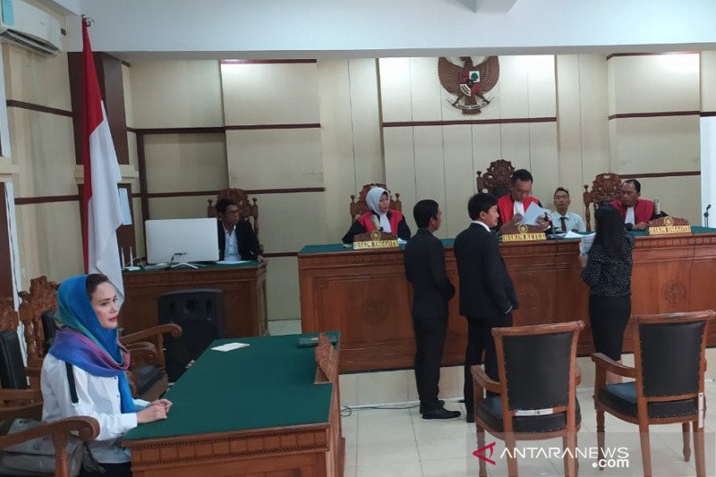 Penyanyi Ashanty digugat dalam sidang di pengadilan negeri