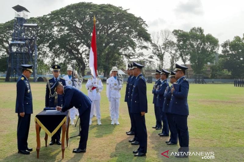 KSAU Marsekal TNI Yuyu Sutisna lantik 240 perwira Setukpa TNI AU