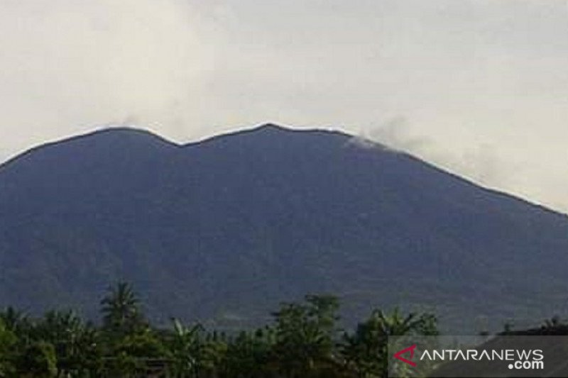 Gunung Gede Pangrango dan Salak bisa terlihat jelas dari Jakarta