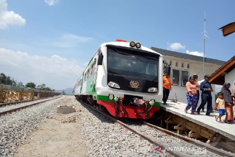 Fasilitas penunjang reaktivasi kereta api di Garut siap dipasang