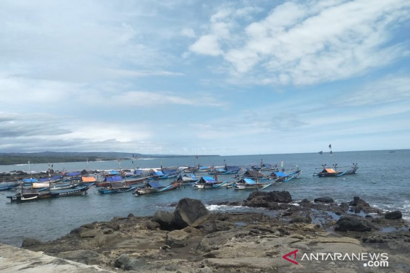 Nelayan dari berbagai wilayah di Jabar berburu ikan di Cianjur